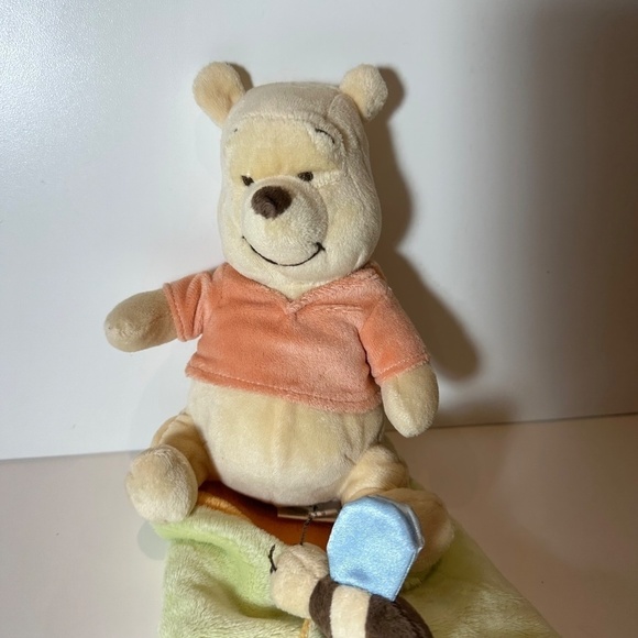 Disney blankets & beyond lovey Winnie the Pooh Bee Plush toy security blanket - Picture 5 of 7
